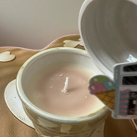 Ceramic Lidded Ice Cream Cone Candle - Picture 2 of 2